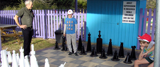 The people Magnet - Jumbo chess